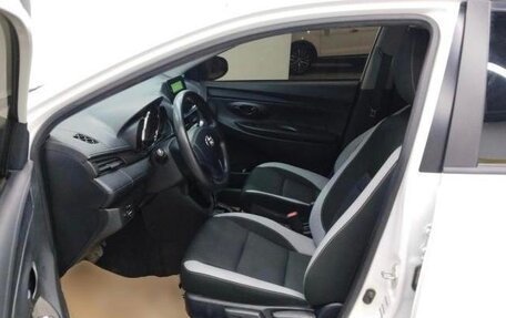 Toyota Yaris XP150 рестайлинг, 2021 год, 1 800 000 рублей, 5 фотография