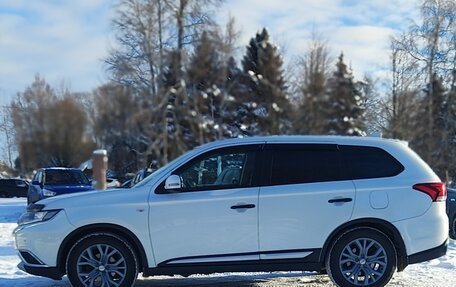Mitsubishi Outlander III рестайлинг 3, 2018 год, 1 450 000 рублей, 8 фотография