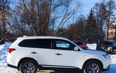 Mitsubishi Outlander III рестайлинг 3, 2018 год, 1 450 000 рублей, 9 фотография