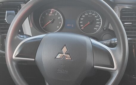 Mitsubishi Outlander III рестайлинг 3, 2018 год, 1 450 000 рублей, 12 фотография