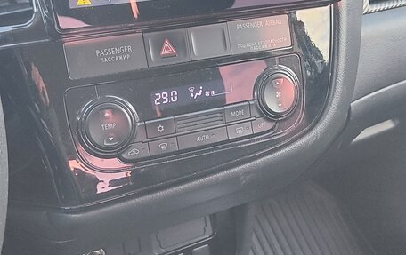 Mitsubishi Outlander III рестайлинг 3, 2018 год, 1 450 000 рублей, 13 фотография