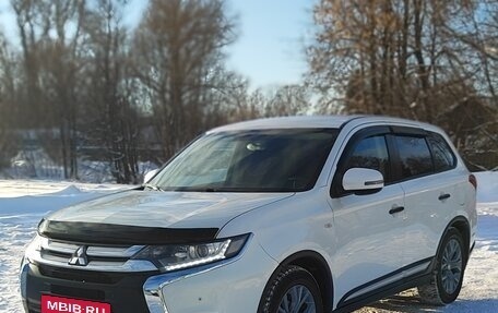 Mitsubishi Outlander III рестайлинг 3, 2018 год, 1 450 000 рублей, 5 фотография