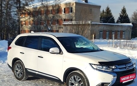 Mitsubishi Outlander III рестайлинг 3, 2018 год, 1 450 000 рублей, 7 фотография