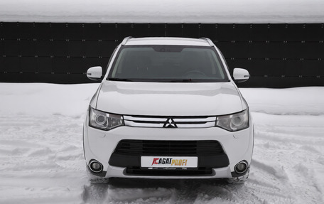 Mitsubishi Outlander III рестайлинг 3, 2014 год, 1 650 000 рублей, 2 фотография