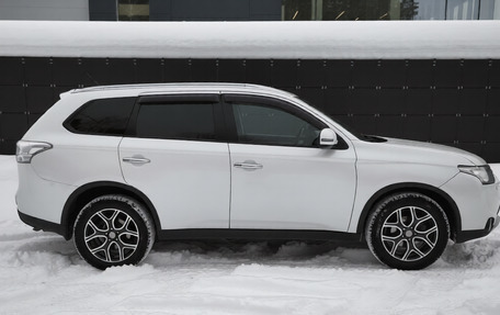 Mitsubishi Outlander III рестайлинг 3, 2014 год, 1 650 000 рублей, 4 фотография