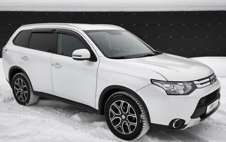 Mitsubishi Outlander III рестайлинг 3, 2014 год, 1 650 000 рублей, 3 фотография