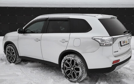 Mitsubishi Outlander III рестайлинг 3, 2014 год, 1 650 000 рублей, 7 фотография