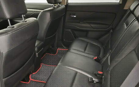 Mitsubishi Outlander III рестайлинг 3, 2014 год, 1 650 000 рублей, 17 фотография