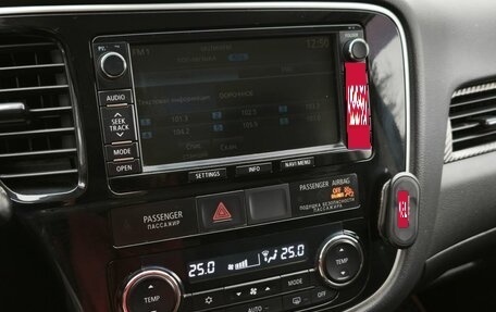 Mitsubishi Outlander III рестайлинг 3, 2014 год, 1 650 000 рублей, 15 фотография