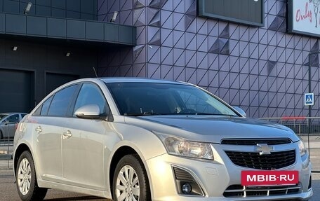 Chevrolet Cruze II, 2014 год, 997 000 рублей, 2 фотография