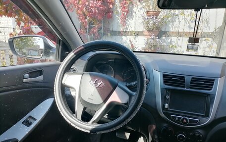 Hyundai Solaris II рестайлинг, 2013 год, 800 000 рублей, 6 фотография