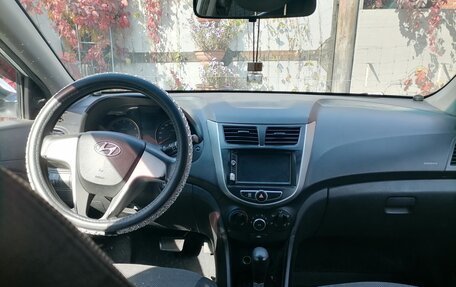 Hyundai Solaris II рестайлинг, 2013 год, 800 000 рублей, 5 фотография