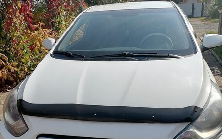 Hyundai Solaris II рестайлинг, 2013 год, 800 000 рублей, 4 фотография