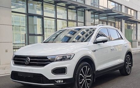 Volkswagen T-Roc I, 2022 год, 1 890 000 рублей, 1 фотография