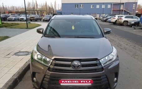 Toyota Highlander III, 2017 год, 3 990 000 рублей, 4 фотография