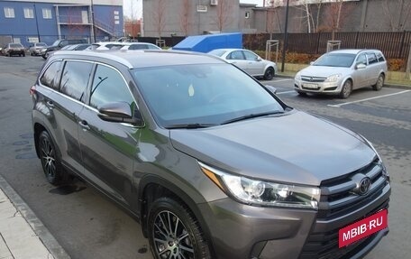 Toyota Highlander III, 2017 год, 3 990 000 рублей, 2 фотография