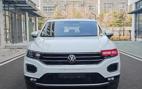 Volkswagen T-Roc I, 2022 год, 1 890 000 рублей, 2 фотография