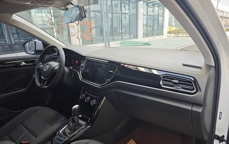 Volkswagen T-Roc I, 2022 год, 1 890 000 рублей, 15 фотография