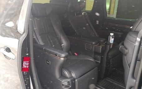 Toyota Alphard III, 2022 год, 6 700 000 рублей, 9 фотография