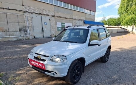 Chevrolet Niva I рестайлинг, 2016 год, 580 000 рублей, 3 фотография