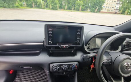 Toyota Yaris, 2020 год, 1 650 000 рублей, 2 фотография