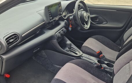 Toyota Yaris, 2020 год, 1 650 000 рублей, 8 фотография