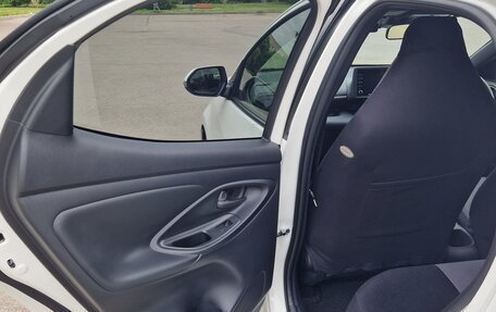 Toyota Yaris, 2020 год, 1 650 000 рублей, 10 фотография