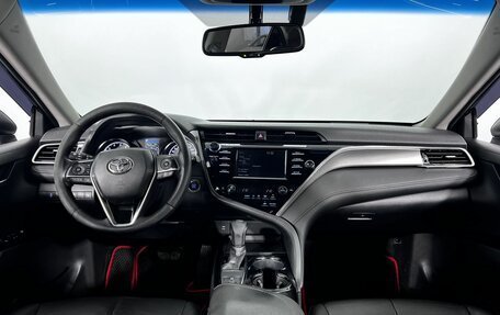 Toyota Camry, 2019 год, 2 200 000 рублей, 14 фотография