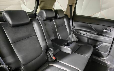 Mitsubishi Outlander III рестайлинг 3, 2016 год, 1 730 000 рублей, 17 фотография