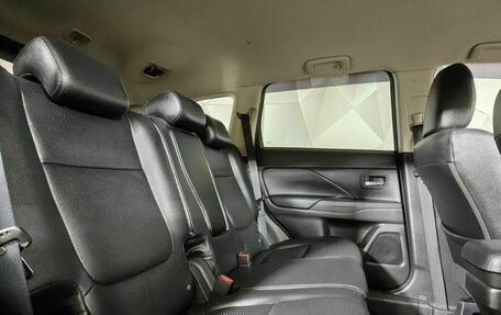 Mitsubishi Outlander III рестайлинг 3, 2016 год, 1 730 000 рублей, 16 фотография