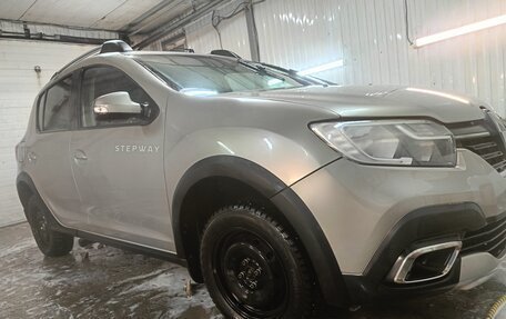 Renault Sandero II рестайлинг, 2019 год, 975 000 рублей, 2 фотография