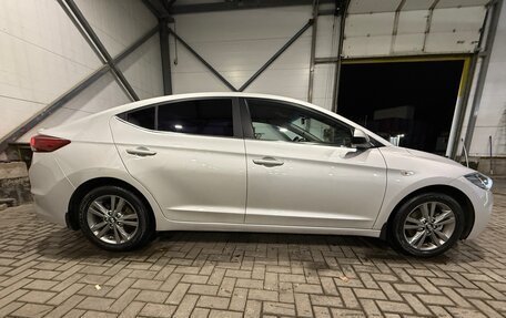 Hyundai Elantra VI рестайлинг, 2017 год, 1 400 000 рублей, 6 фотография