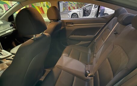 Hyundai Elantra VI рестайлинг, 2017 год, 1 400 000 рублей, 10 фотография