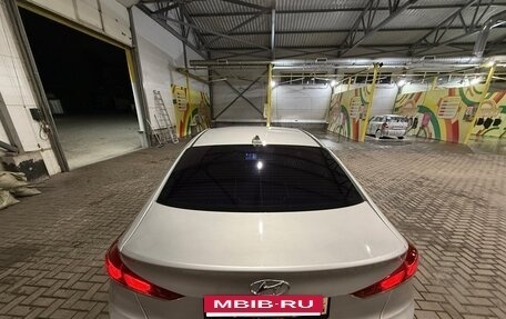 Hyundai Elantra VI рестайлинг, 2017 год, 1 400 000 рублей, 4 фотография