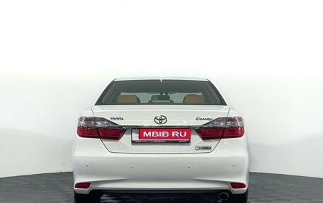 Toyota Camry, 2017 год, 2 247 000 рублей, 6 фотография