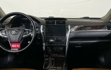 Toyota Camry, 2017 год, 2 247 000 рублей, 12 фотография