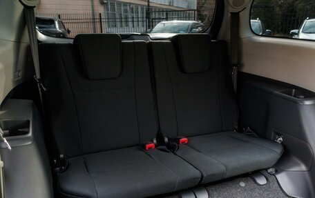 Toyota Wish II, 2010 год, 1 599 000 рублей, 14 фотография