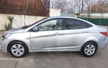 Hyundai Solaris II рестайлинг, 2015 год, 585 000 рублей, 2 фотография