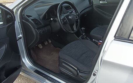 Hyundai Solaris II рестайлинг, 2015 год, 585 000 рублей, 18 фотография