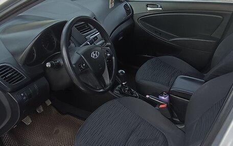 Hyundai Solaris II рестайлинг, 2015 год, 585 000 рублей, 23 фотография