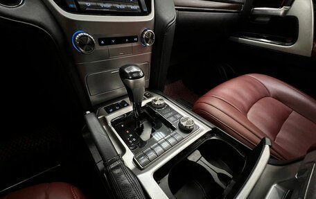 Toyota Land Cruiser 200, 2016 год, 6 300 000 рублей, 31 фотография