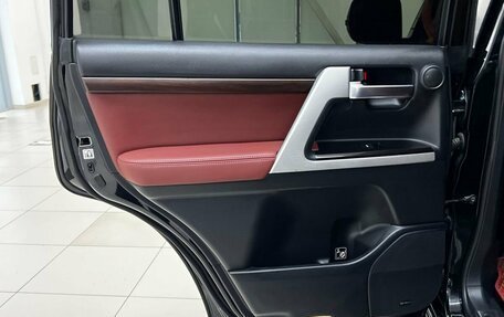 Toyota Land Cruiser 200, 2016 год, 6 300 000 рублей, 32 фотография