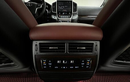 Toyota Land Cruiser 200, 2016 год, 6 300 000 рублей, 38 фотография