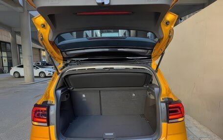 Volkswagen T-Cross I, 2022 год, 1 800 000 рублей, 6 фотография