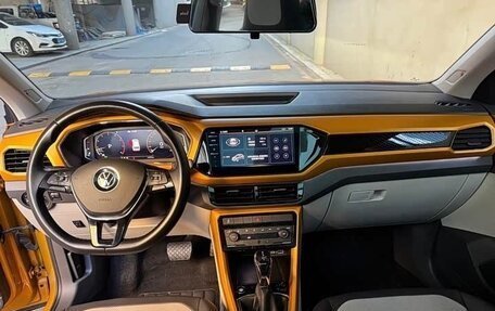 Volkswagen T-Cross I, 2022 год, 1 800 000 рублей, 10 фотография