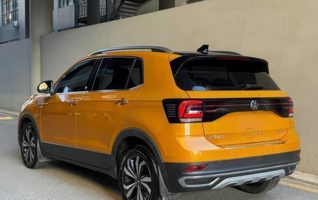 Volkswagen T-Cross I, 2022 год, 1 800 000 рублей, 3 фотография