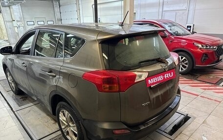 Toyota RAV4, 2015 год, 2 340 000 рублей, 6 фотография