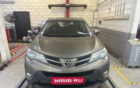 Toyota RAV4, 2015 год, 2 340 000 рублей, 2 фотография