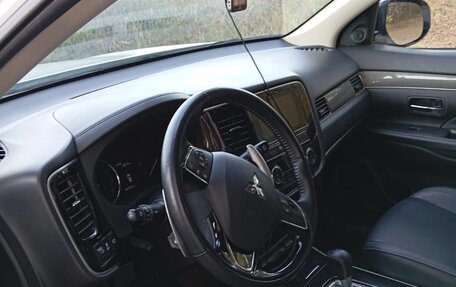 Mitsubishi Outlander III рестайлинг 3, 2019 год, 2 740 000 рублей, 3 фотография