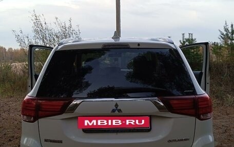 Mitsubishi Outlander III рестайлинг 3, 2019 год, 2 740 000 рублей, 2 фотография
